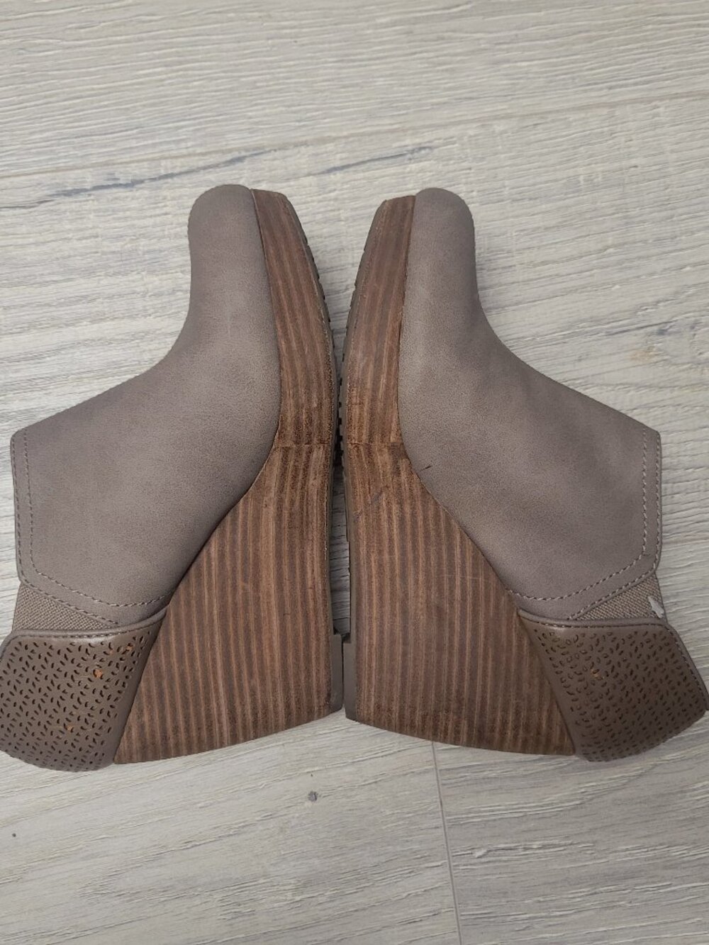 Dr. Scholl’s ~ Sz 6.5M ~ “Harlow”  Dress Wedge Bootie ~ New with tiny defect